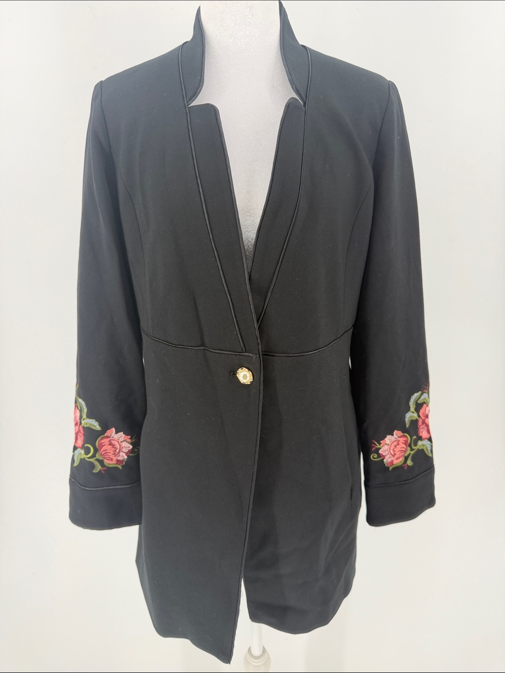 Chico’s Floral Embroidered Ponte Jacket Size 0 US 4 6 Small Black Blazer